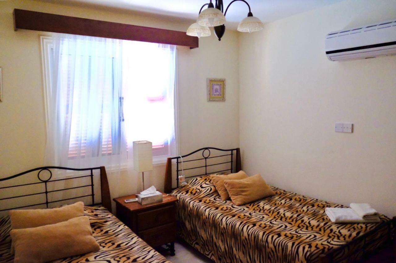 Villa On The First Line Пея Екстериор снимка